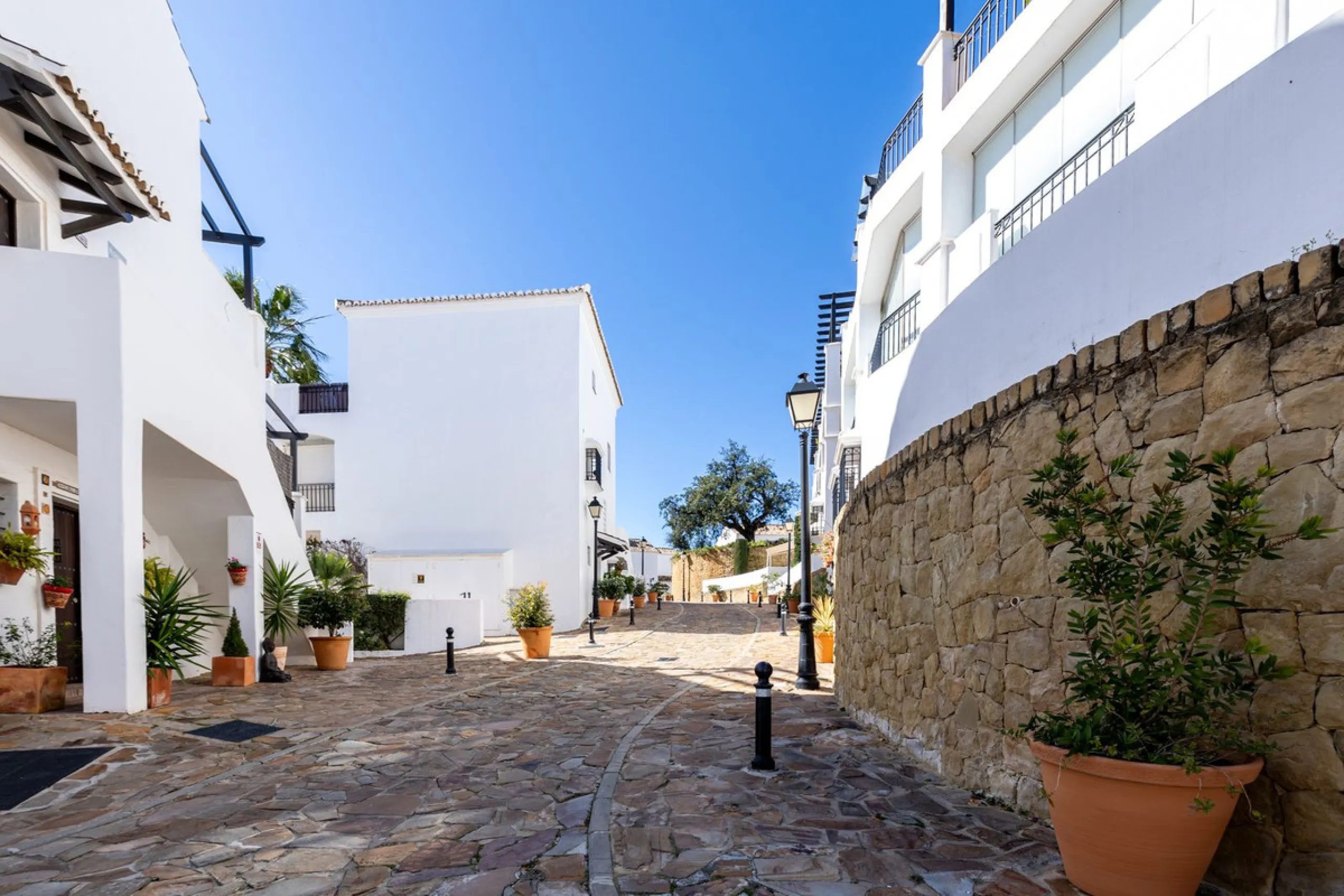 DUPLEX PENTHOUSE WITH PANORAMIC SEA VIEWS IN LOS ALTOS DE LOS MONTEROS