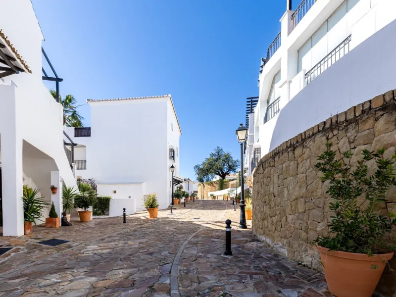 DUPLEX PENTHOUSE WITH PANORAMIC SEA VIEWS IN LOS ALTOS DE LOS MONTEROS