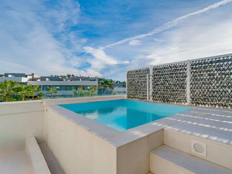 Exceptional four-bedroom townhouse located in an exclusive boutique development of just 48 contemporary luxury townhouses, set on an elevated plot in La Cala de Mijas. The gated community is surrounded by beautifully landscaped tropical gardens and offers
