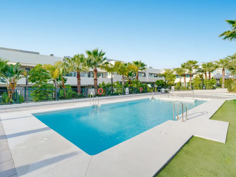Exceptional four-bedroom townhouse located in an exclusive boutique development of just 48 contemporary luxury townhouses, set on an elevated plot in La Cala de Mijas. The gated community is surrounded by beautifully landscaped tropical gardens and offers