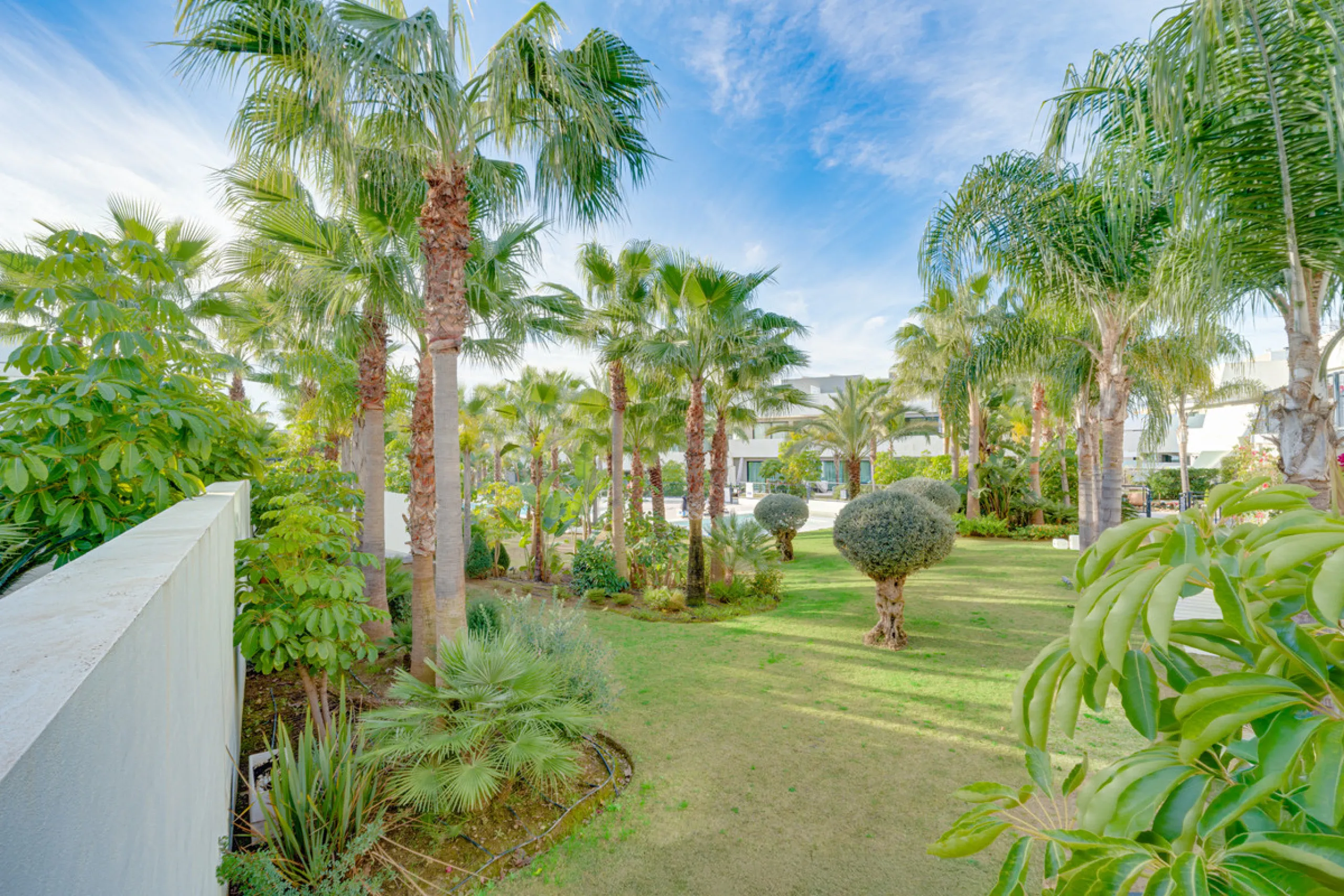 Exceptional four-bedroom townhouse located in an exclusive boutique development of just 48 contemporary luxury townhouses, set on an elevated plot in La Cala de Mijas. The gated community is surrounded by beautifully landscaped tropical gardens and offers