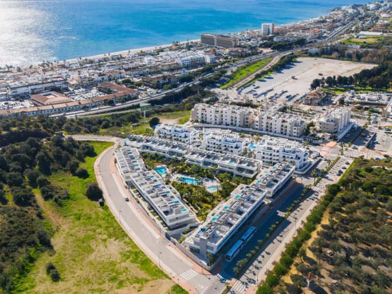 Exceptional four-bedroom townhouse located in an exclusive boutique development of just 48 contemporary luxury townhouses, set on an elevated plot in La Cala de Mijas. The gated community is surrounded by beautifully landscaped tropical gardens and offers