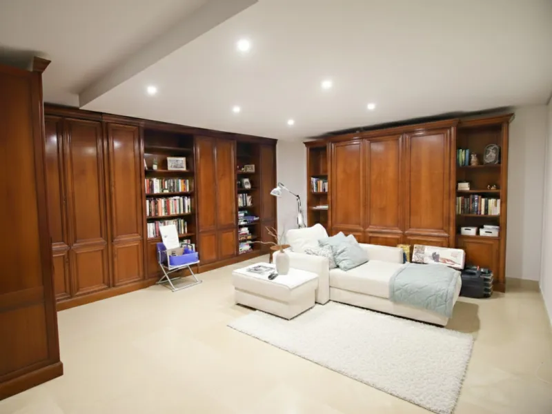 Exceptional four-bedroom townhouse located in an exclusive boutique development of just 48 contemporary luxury townhouses, set on an elevated plot in La Cala de Mijas. The gated community is surrounded by beautifully landscaped tropical gardens and offers