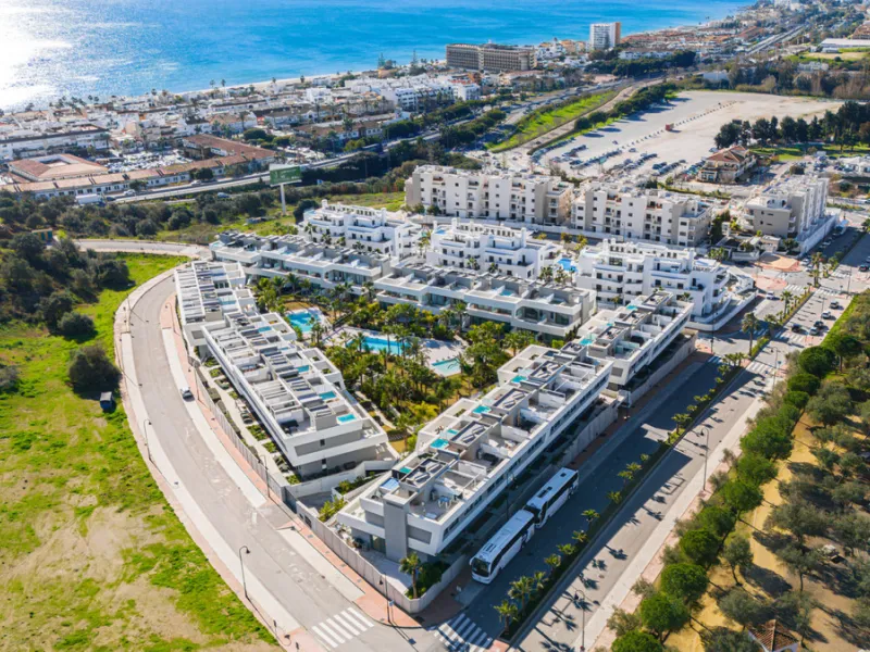 Exceptional four-bedroom townhouse located in an exclusive boutique development of just 48 contemporary luxury townhouses, set on an elevated plot in La Cala de Mijas. The gated community is surrounded by beautifully landscaped tropical gardens and offers