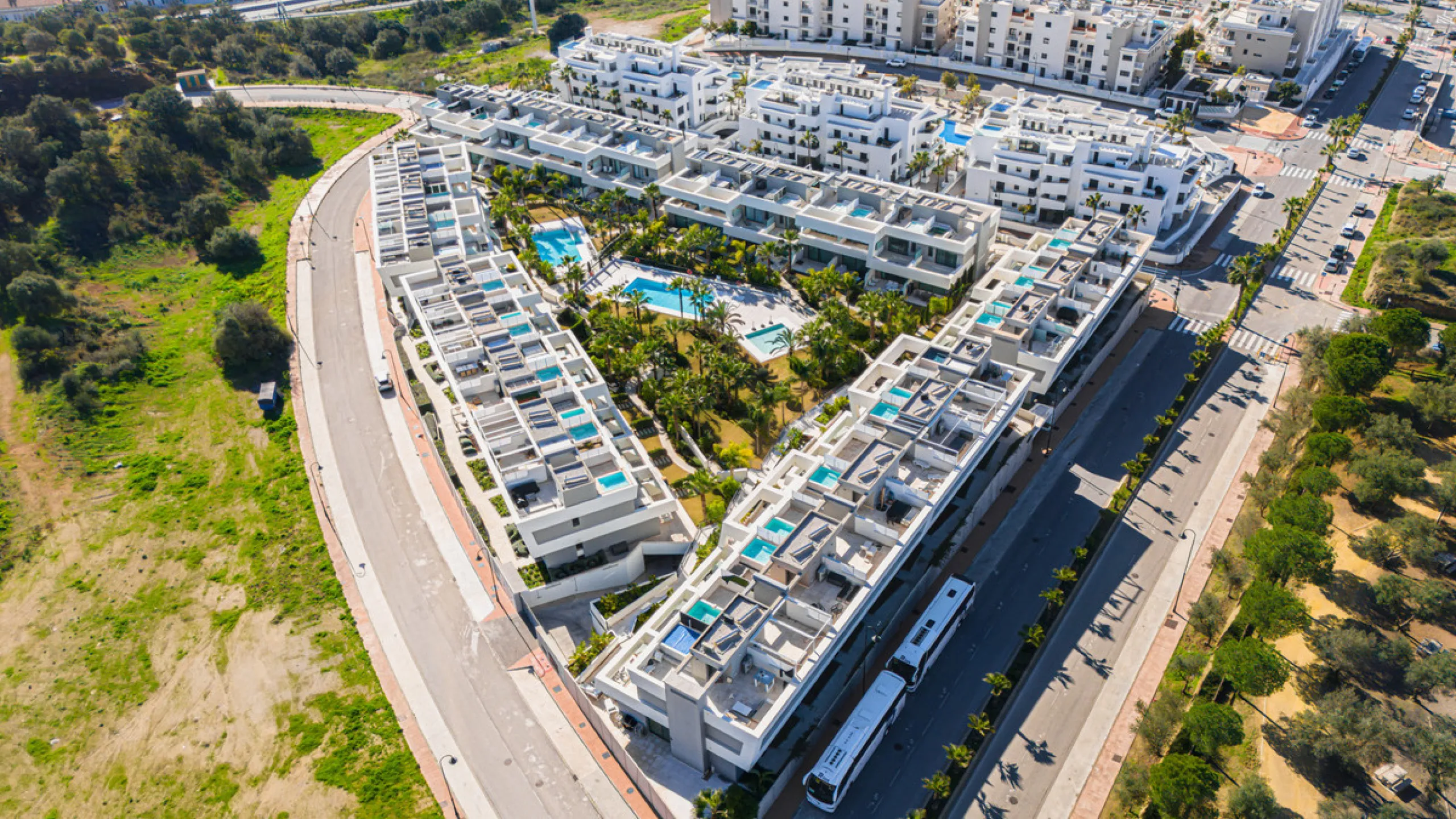 Exceptional four-bedroom townhouse located in an exclusive boutique development of just 48 contemporary luxury townhouses, set on an elevated plot in La Cala de Mijas. The gated community is surrounded by beautifully landscaped tropical gardens and offers