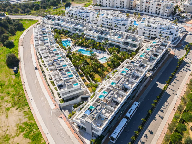 Exceptional four-bedroom townhouse located in an exclusive boutique development of just 48 contemporary luxury townhouses, set on an elevated plot in La Cala de Mijas. The gated community is surrounded by beautifully landscaped tropical gardens and offers