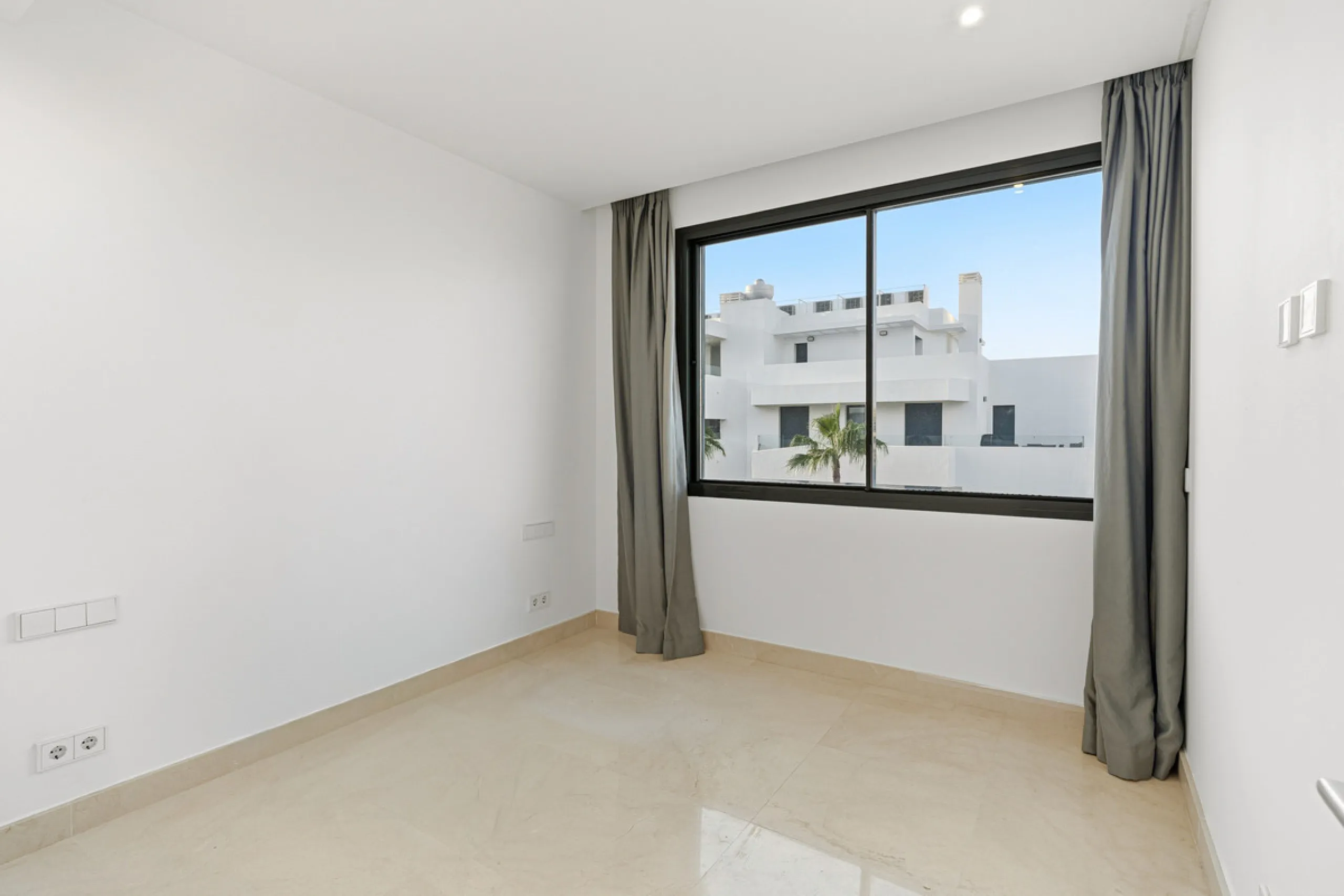 Exceptional four-bedroom townhouse located in an exclusive boutique development of just 48 contemporary luxury townhouses, set on an elevated plot in La Cala de Mijas. The gated community is surrounded by beautifully landscaped tropical gardens and offers