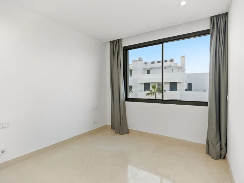 Exceptional four-bedroom townhouse located in an exclusive boutique development of just 48 contemporary luxury townhouses, set on an elevated plot in La Cala de Mijas. The gated community is surrounded by beautifully landscaped tropical gardens and offers
