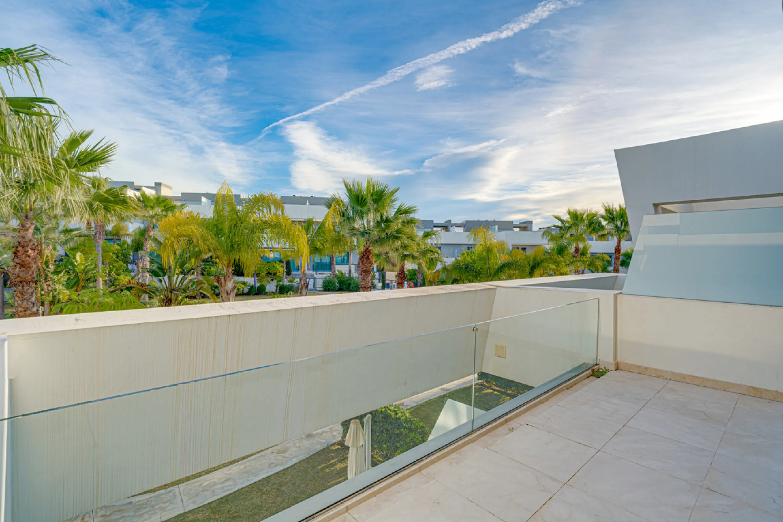Exceptional four-bedroom townhouse located in an exclusive boutique development of just 48 contemporary luxury townhouses, set on an elevated plot in La Cala de Mijas. The gated community is surrounded by beautifully landscaped tropical gardens and offers