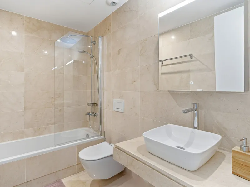 Exceptional four-bedroom townhouse located in an exclusive boutique development of just 48 contemporary luxury townhouses, set on an elevated plot in La Cala de Mijas. The gated community is surrounded by beautifully landscaped tropical gardens and offers