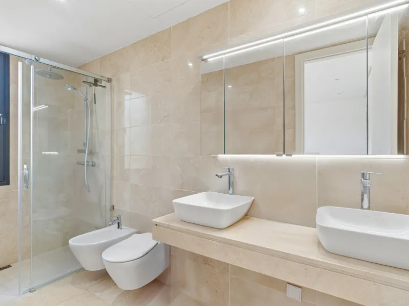 Exceptional four-bedroom townhouse located in an exclusive boutique development of just 48 contemporary luxury townhouses, set on an elevated plot in La Cala de Mijas. The gated community is surrounded by beautifully landscaped tropical gardens and offers