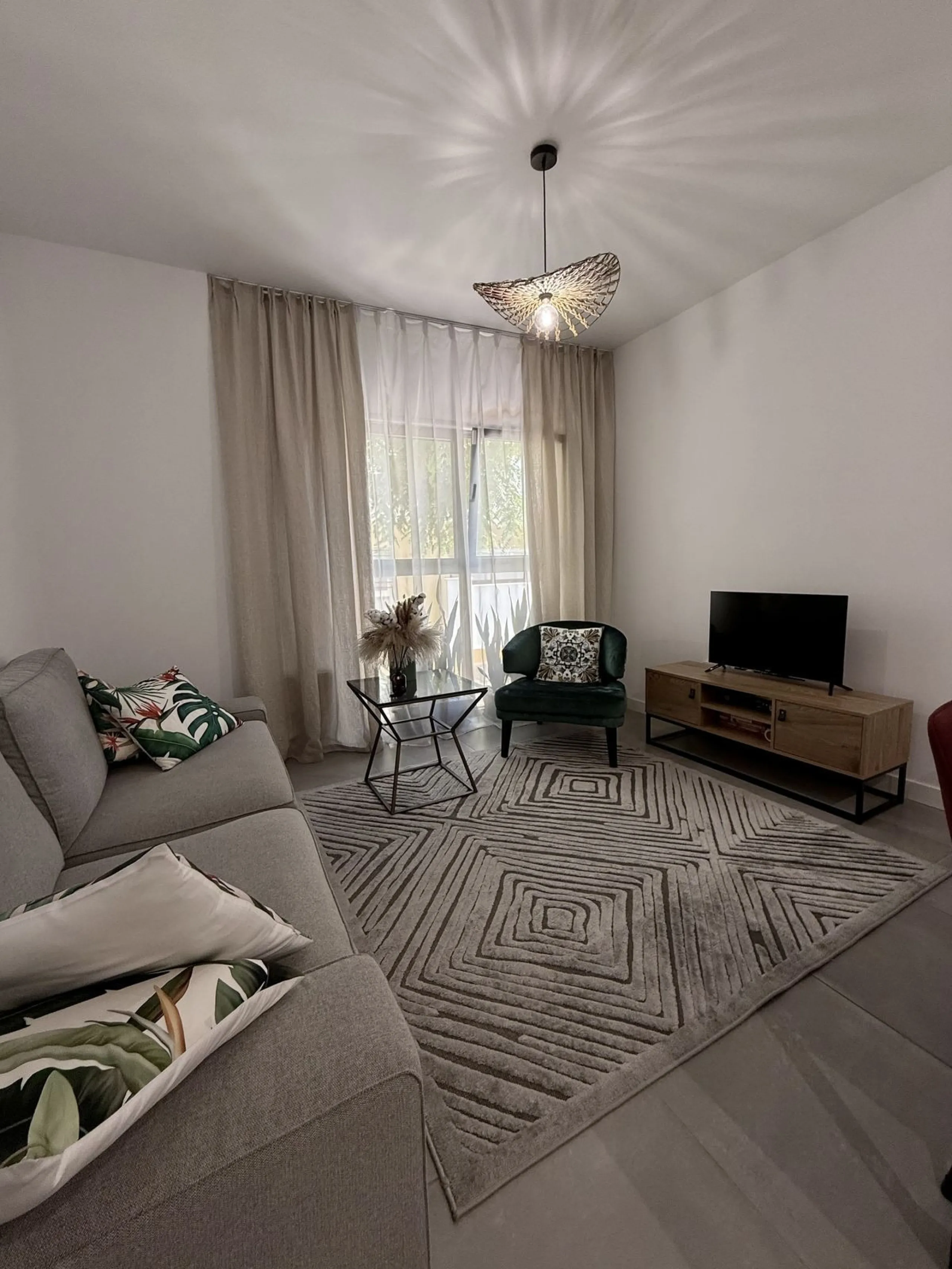 Modern 2-Bedroom Apartment