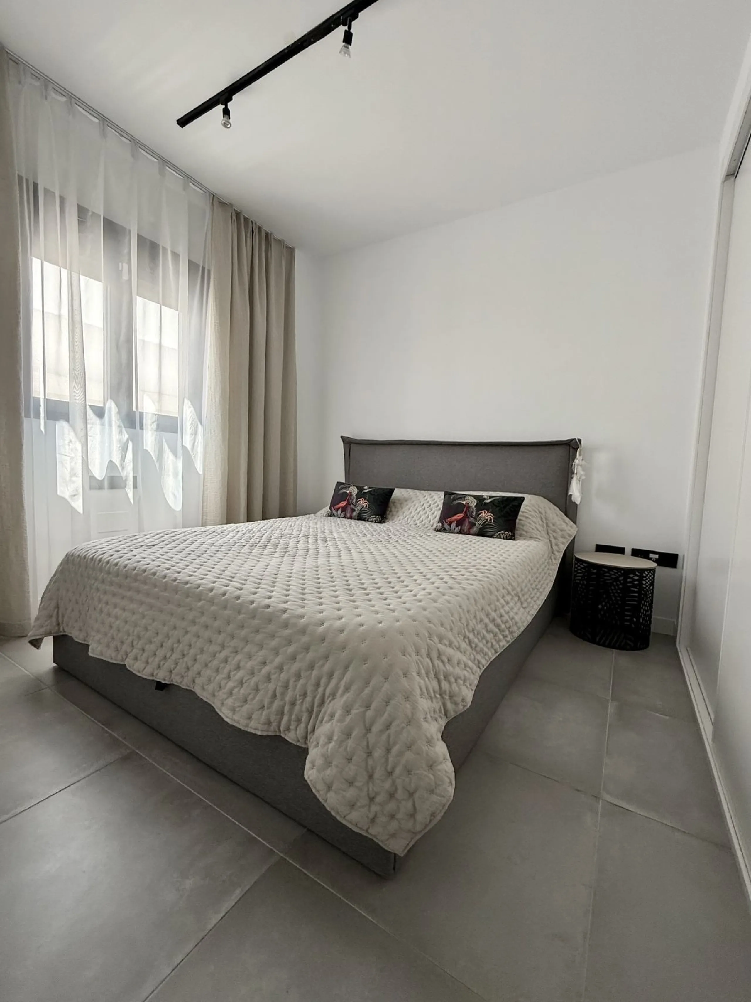 Modern 2-Bedroom Apartment