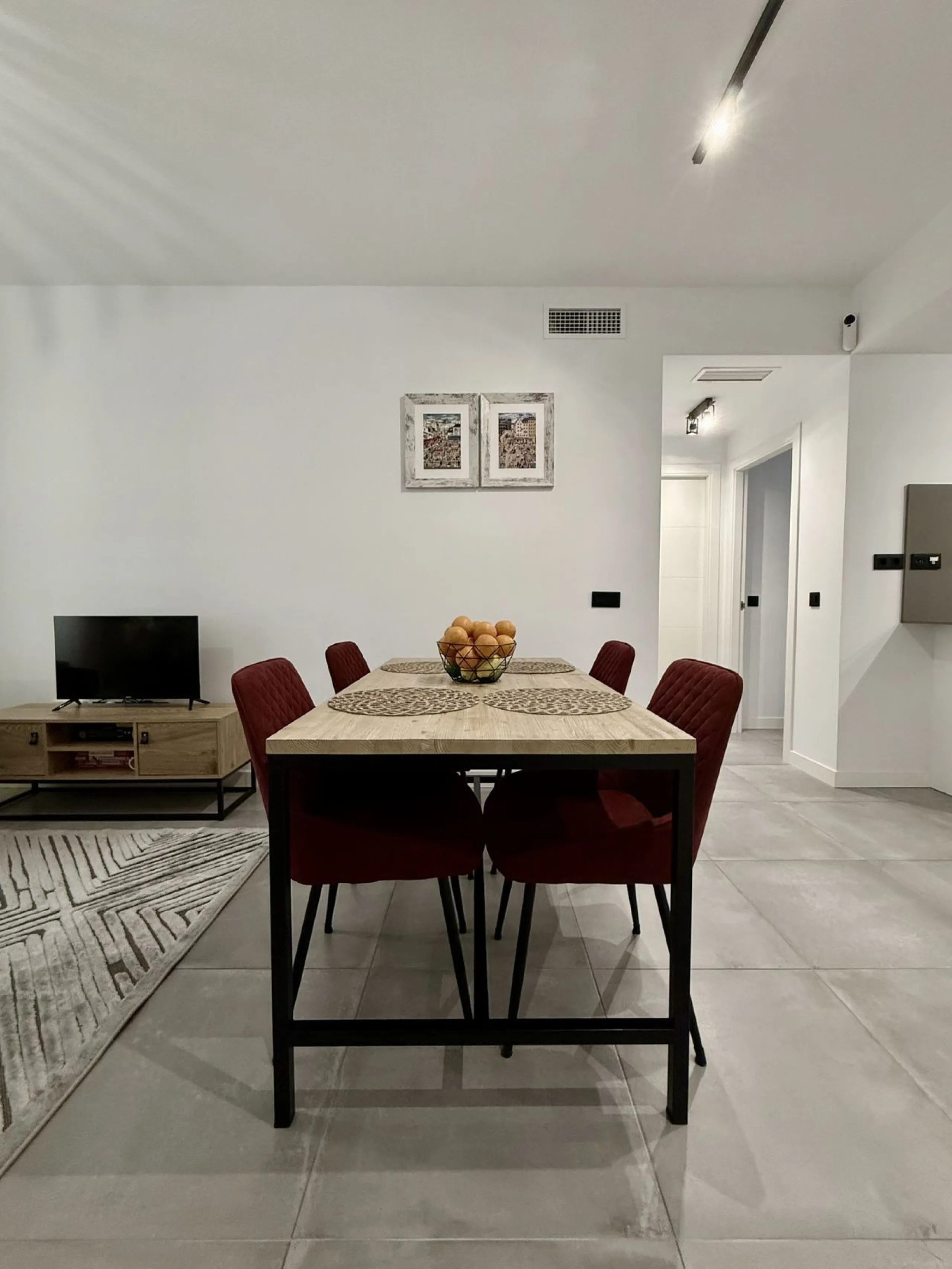 Modern 2-Bedroom Apartment