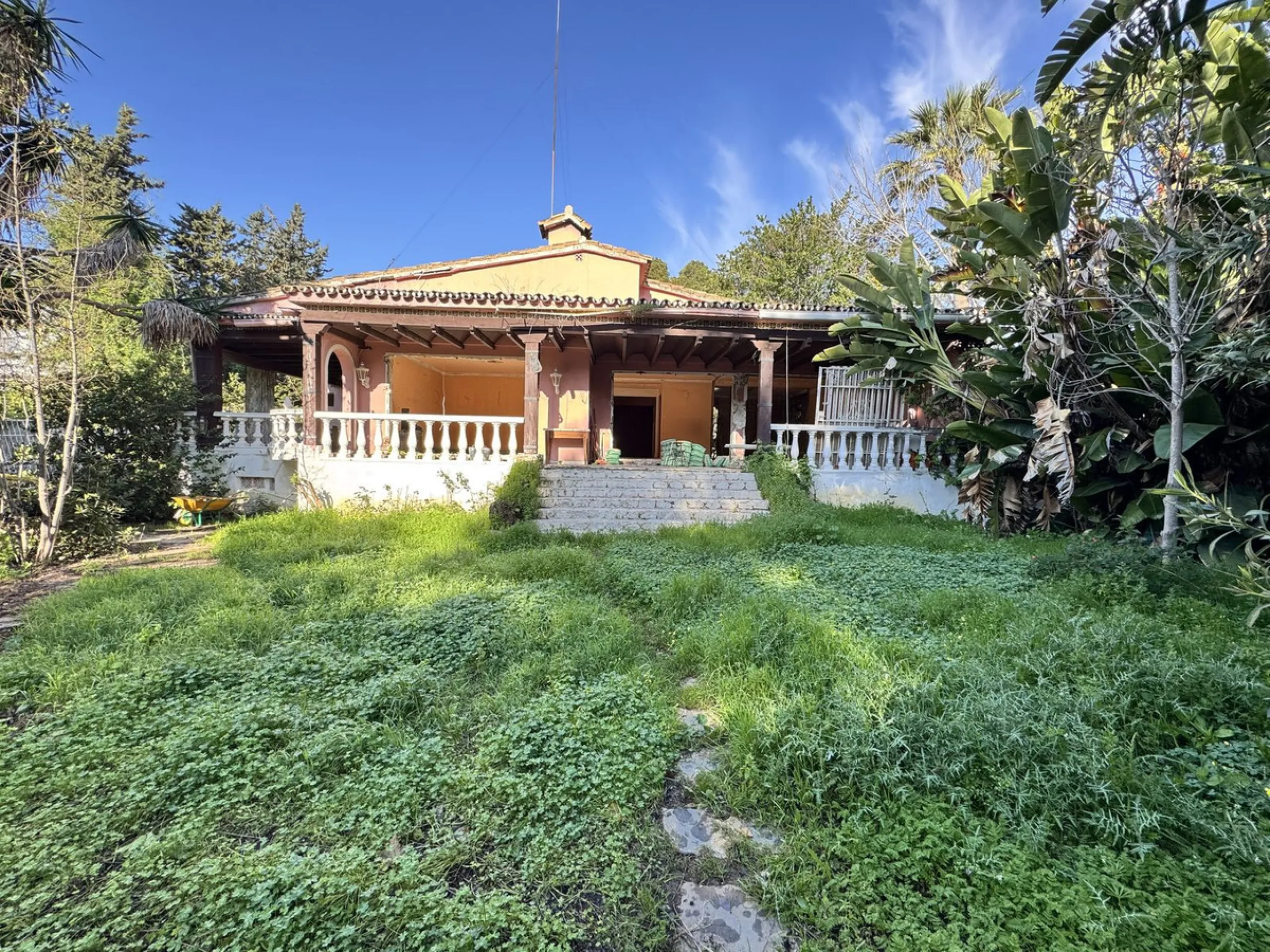 Investment Opportunity in Nueva Andalucía — Steps from Puerto Banús and the Beaches