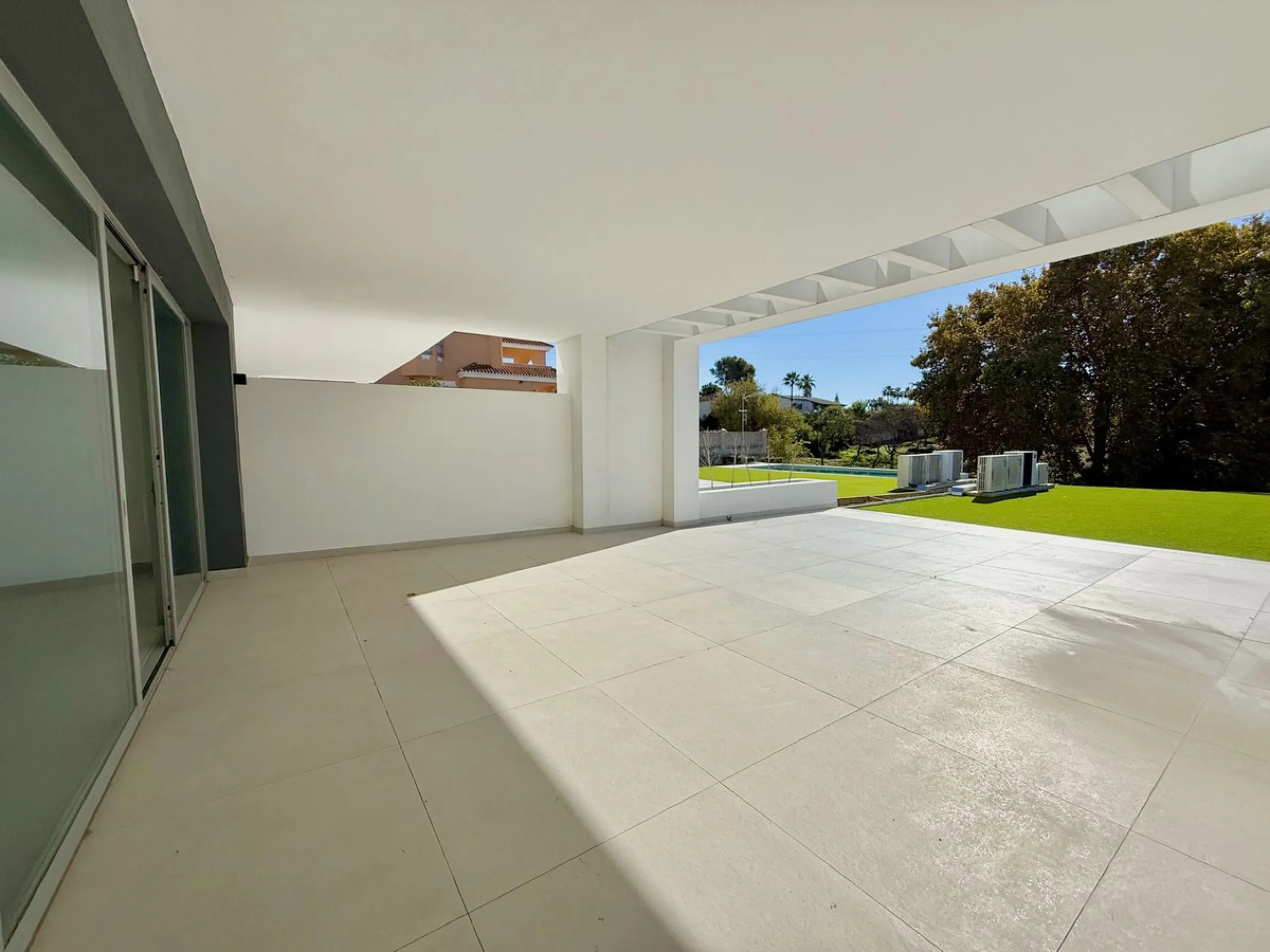This stunning semi-detached house is located in the exclusive  community in Guadalmina Alta Marbella, just minutes from San Pedro de Alcántara. With a private communal pool and gym, Treetops offers privacy, security, and a privileged setting near the Guad