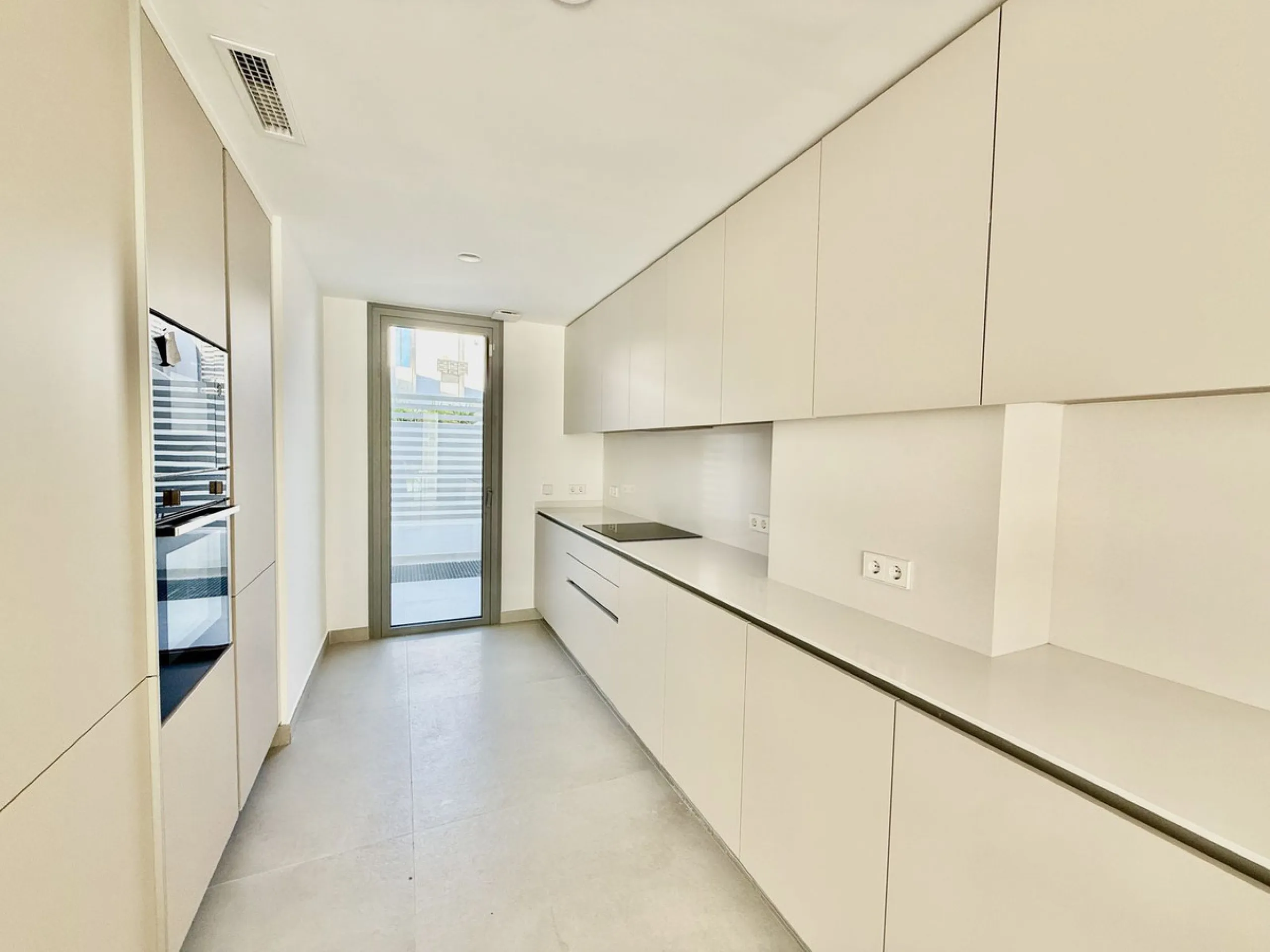 This stunning semi-detached house is located in the exclusive  community in Guadalmina Alta Marbella, just minutes from San Pedro de Alcántara. With a private communal pool and gym, Treetops offers privacy, security, and a privileged setting near the Guad