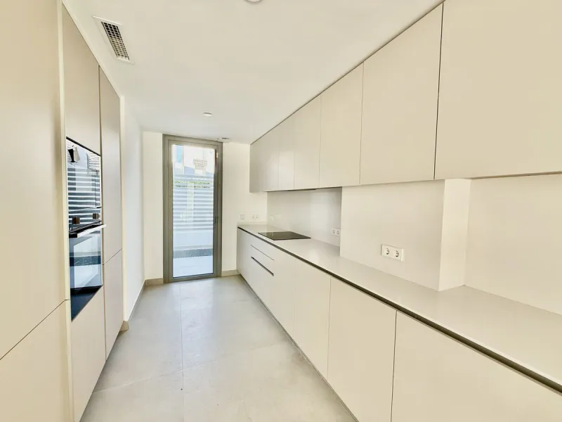 This stunning semi-detached house is located in the exclusive  community in Guadalmina Alta Marbella, just minutes from San Pedro de Alcántara. With a private communal pool and gym, Treetops offers privacy, security, and a privileged setting near the Guad