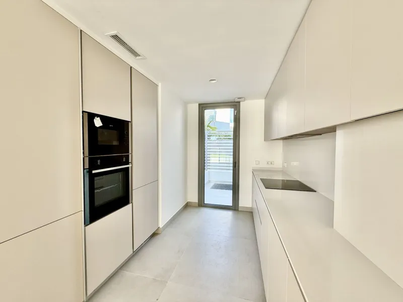 This stunning semi-detached house is located in the exclusive  community in Guadalmina Alta Marbella, just minutes from San Pedro de Alcántara. With a private communal pool and gym, Treetops offers privacy, security, and a privileged setting near the Guad
