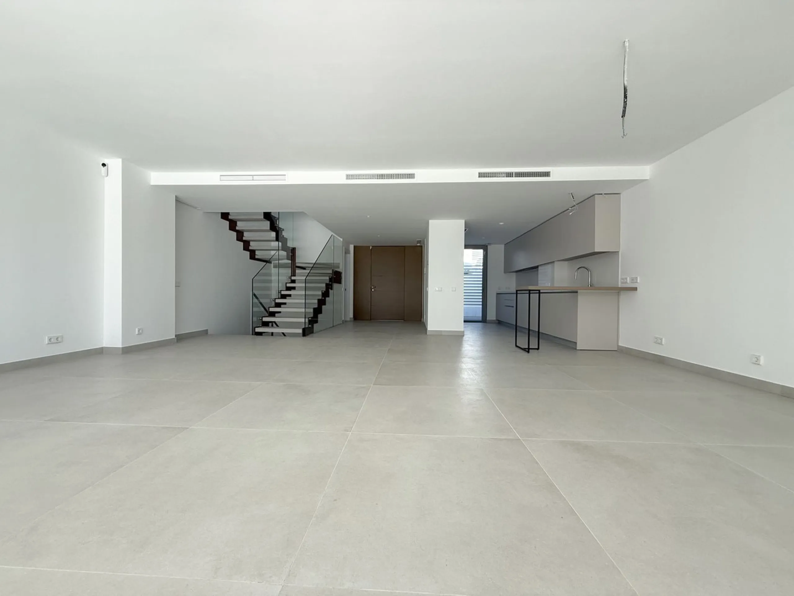 This stunning semi-detached house is located in the exclusive  community in Guadalmina Alta Marbella, just minutes from San Pedro de Alcántara. With a private communal pool and gym, Treetops offers privacy, security, and a privileged setting near the Guad