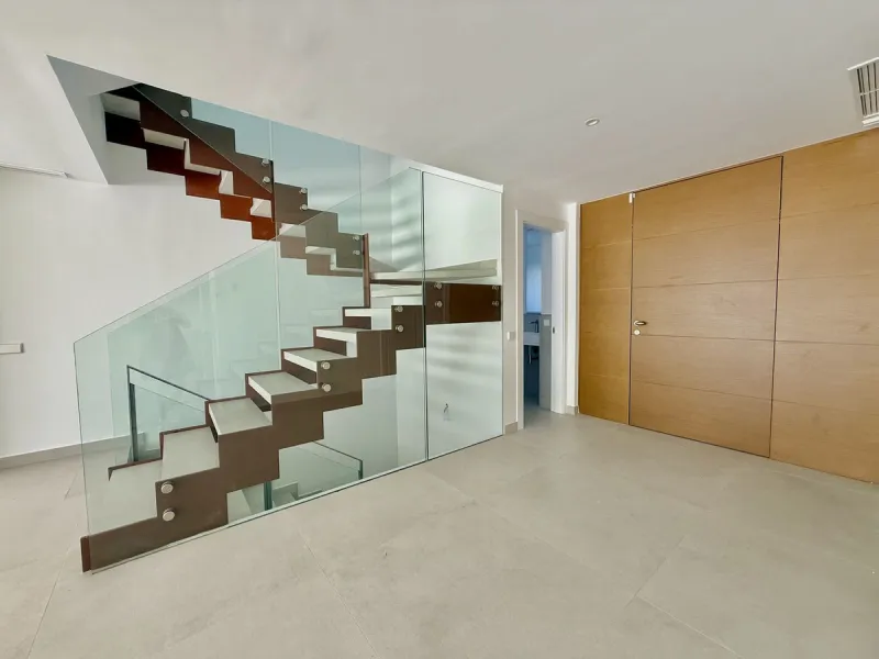 This stunning semi-detached house is located in the exclusive  community in Guadalmina Alta Marbella, just minutes from San Pedro de Alcántara. With a private communal pool and gym, Treetops offers privacy, security, and a privileged setting near the Guad