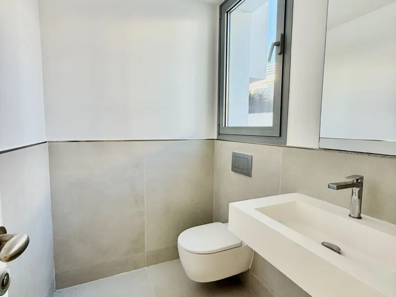 This stunning semi-detached house is located in the exclusive  community in Guadalmina Alta Marbella, just minutes from San Pedro de Alcántara. With a private communal pool and gym, Treetops offers privacy, security, and a privileged setting near the Guad