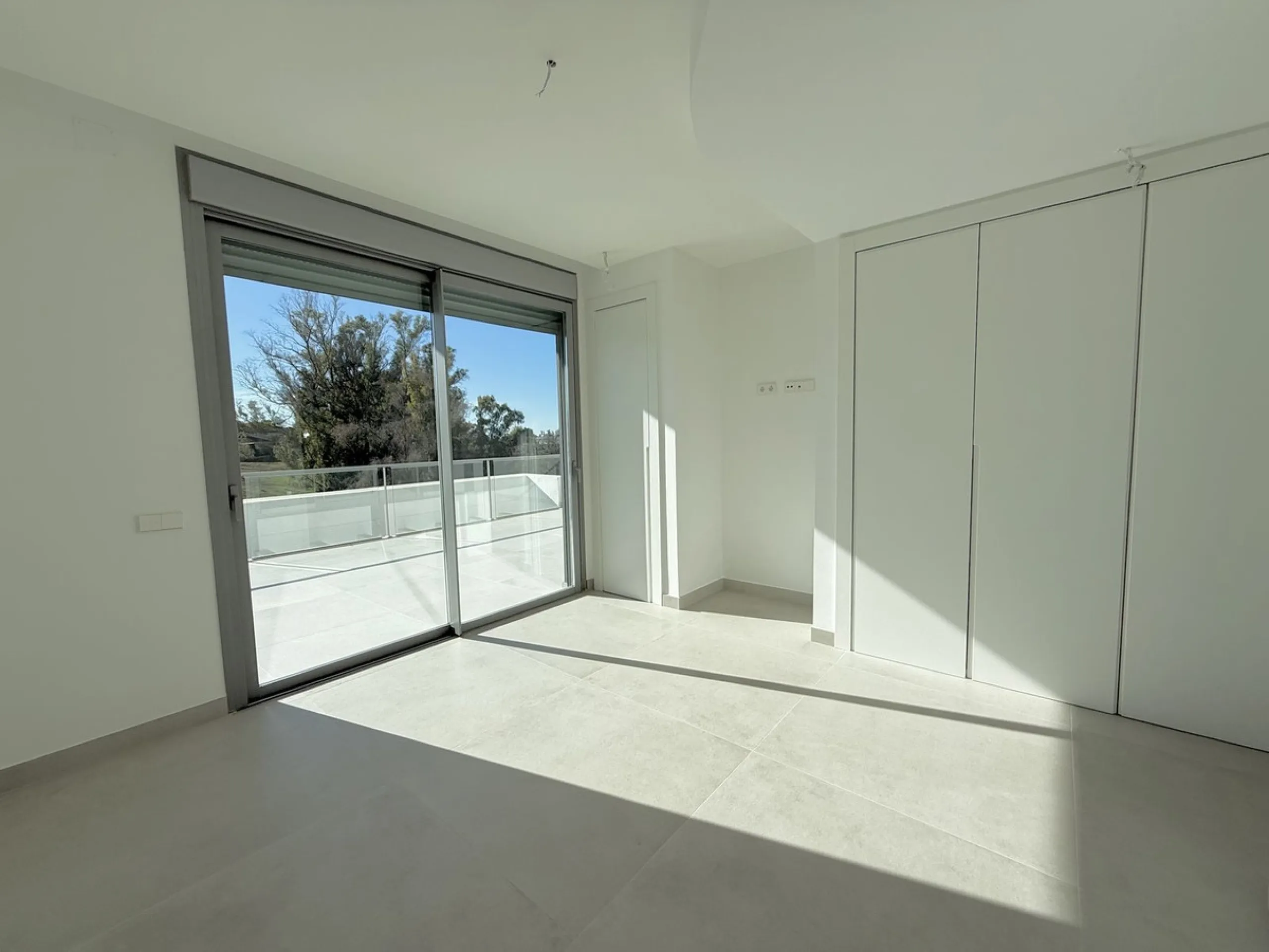 This stunning semi-detached house is located in the exclusive  community in Guadalmina Alta Marbella, just minutes from San Pedro de Alcántara. With a private communal pool and gym, Treetops offers privacy, security, and a privileged setting near the Guad
