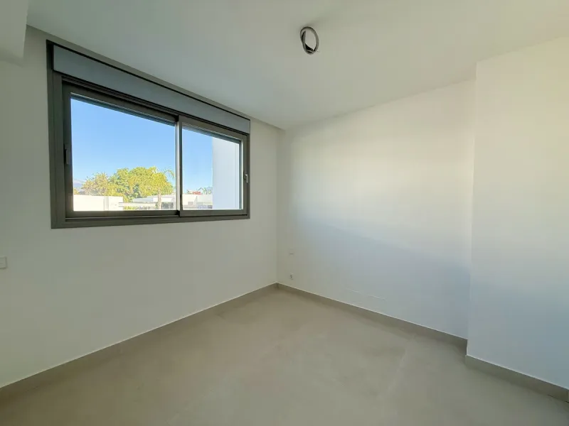 This stunning semi-detached house is located in the exclusive  community in Guadalmina Alta Marbella, just minutes from San Pedro de Alcántara. With a private communal pool and gym, Treetops offers privacy, security, and a privileged setting near the Guad