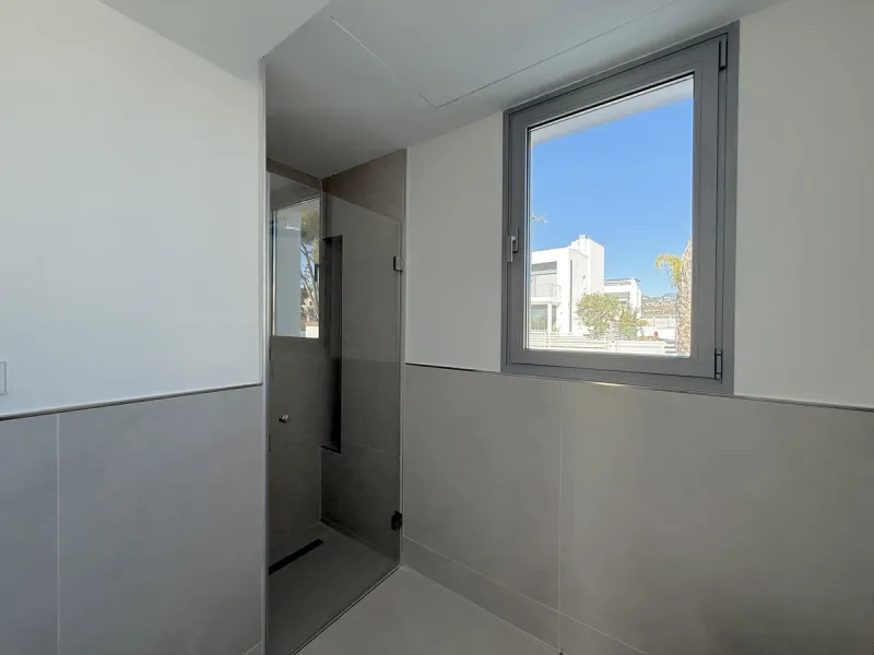 This stunning semi-detached house is located in the exclusive  community in Guadalmina Alta Marbella, just minutes from San Pedro de Alcántara. With a private communal pool and gym, Treetops offers privacy, security, and a privileged setting near the Guad