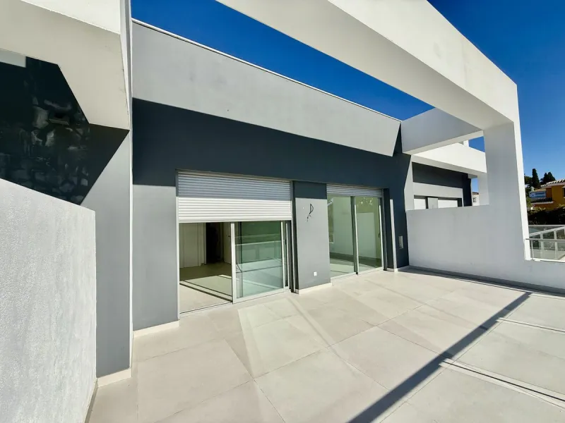 This stunning semi-detached house is located in the exclusive  community in Guadalmina Alta Marbella, just minutes from San Pedro de Alcántara. With a private communal pool and gym, Treetops offers privacy, security, and a privileged setting near the Guad