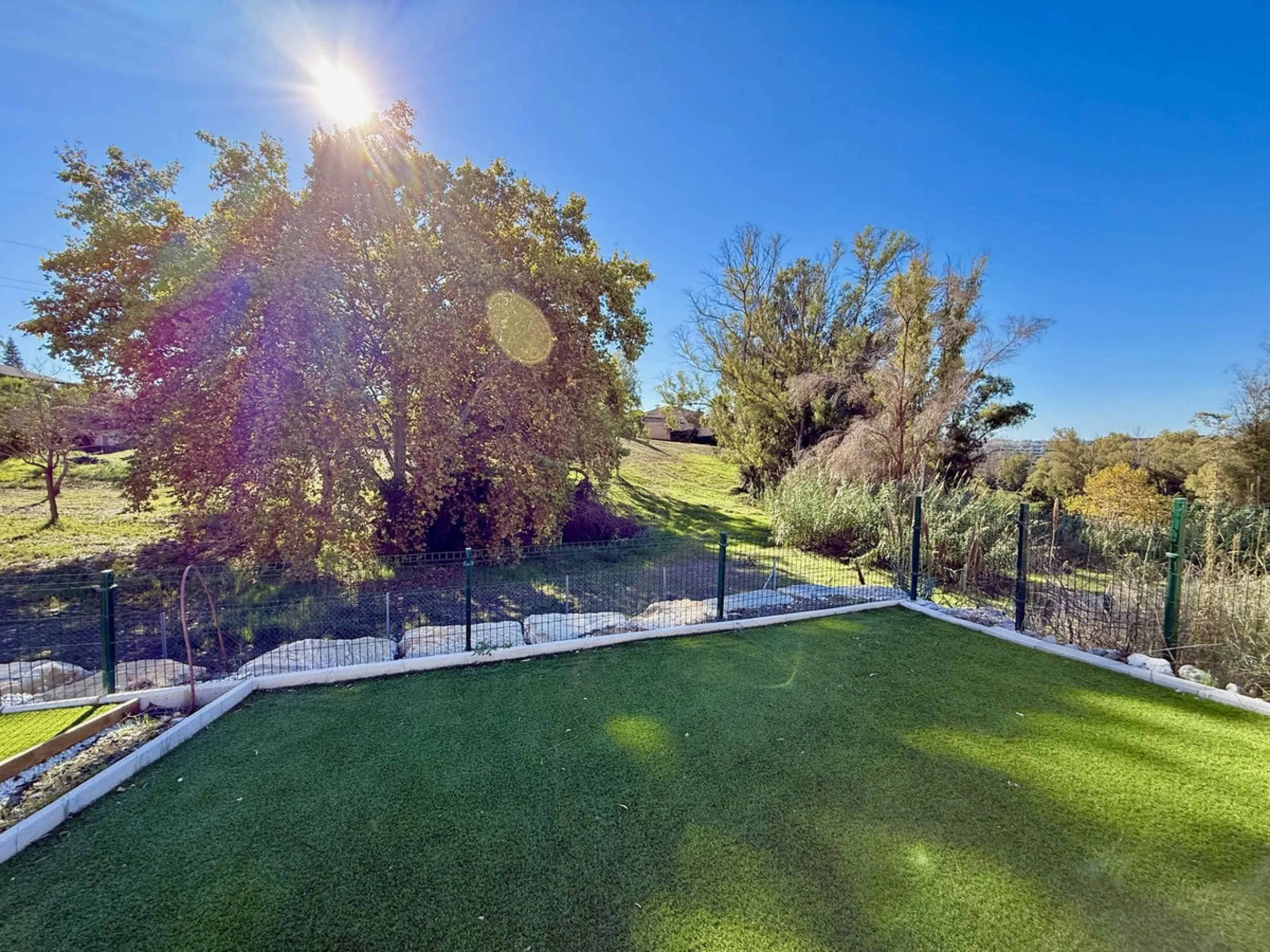 This stunning semi-detached house is located in the exclusive  community in Guadalmina Alta Marbella, just minutes from San Pedro de Alcántara. With a private communal pool and gym, Treetops offers privacy, security, and a privileged setting near the Guad