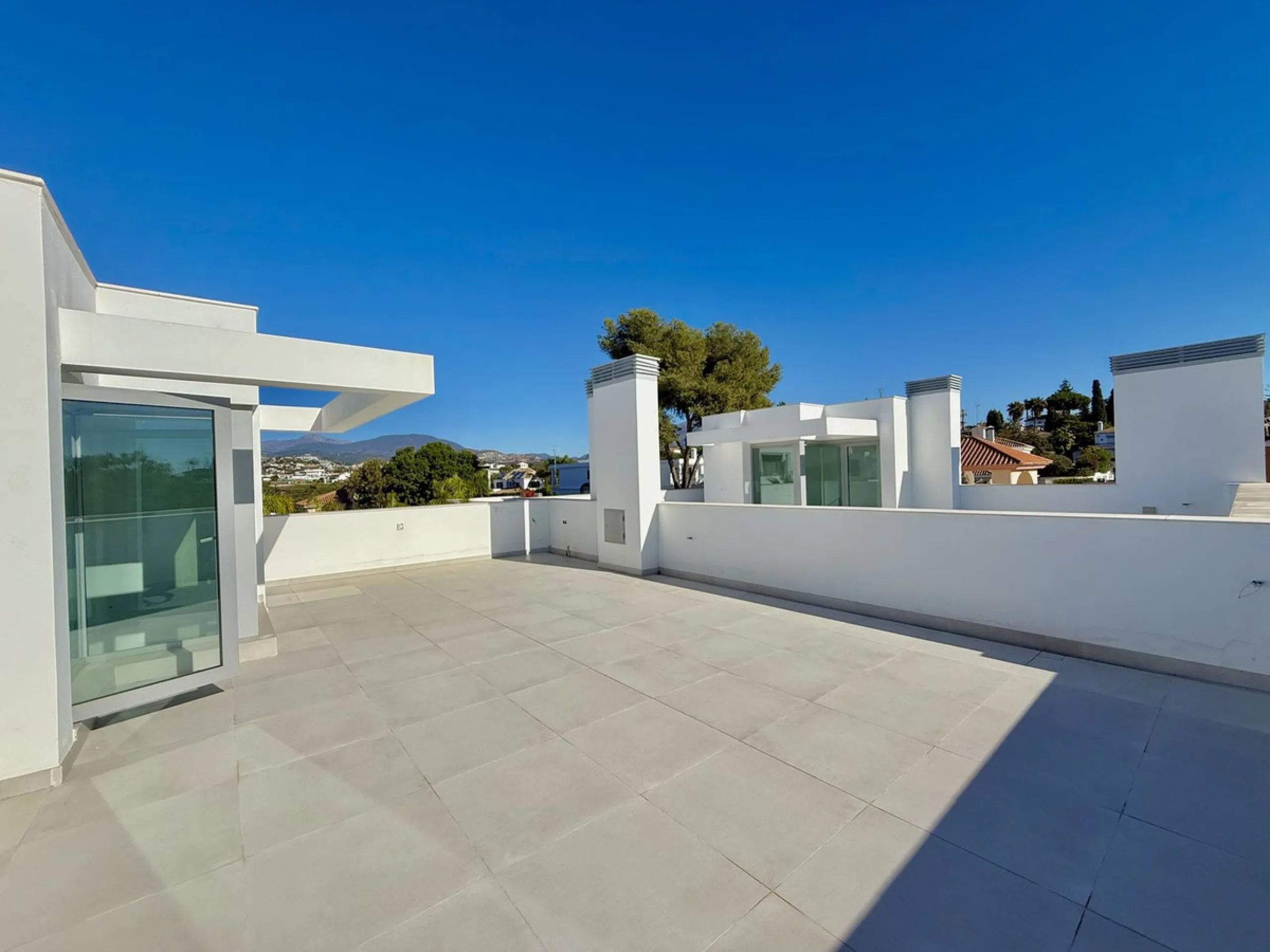 This stunning semi-detached house is located in the exclusive  community in Guadalmina Alta Marbella, just minutes from San Pedro de Alcántara. With a private communal pool and gym, Treetops offers privacy, security, and a privileged setting near the Guad
