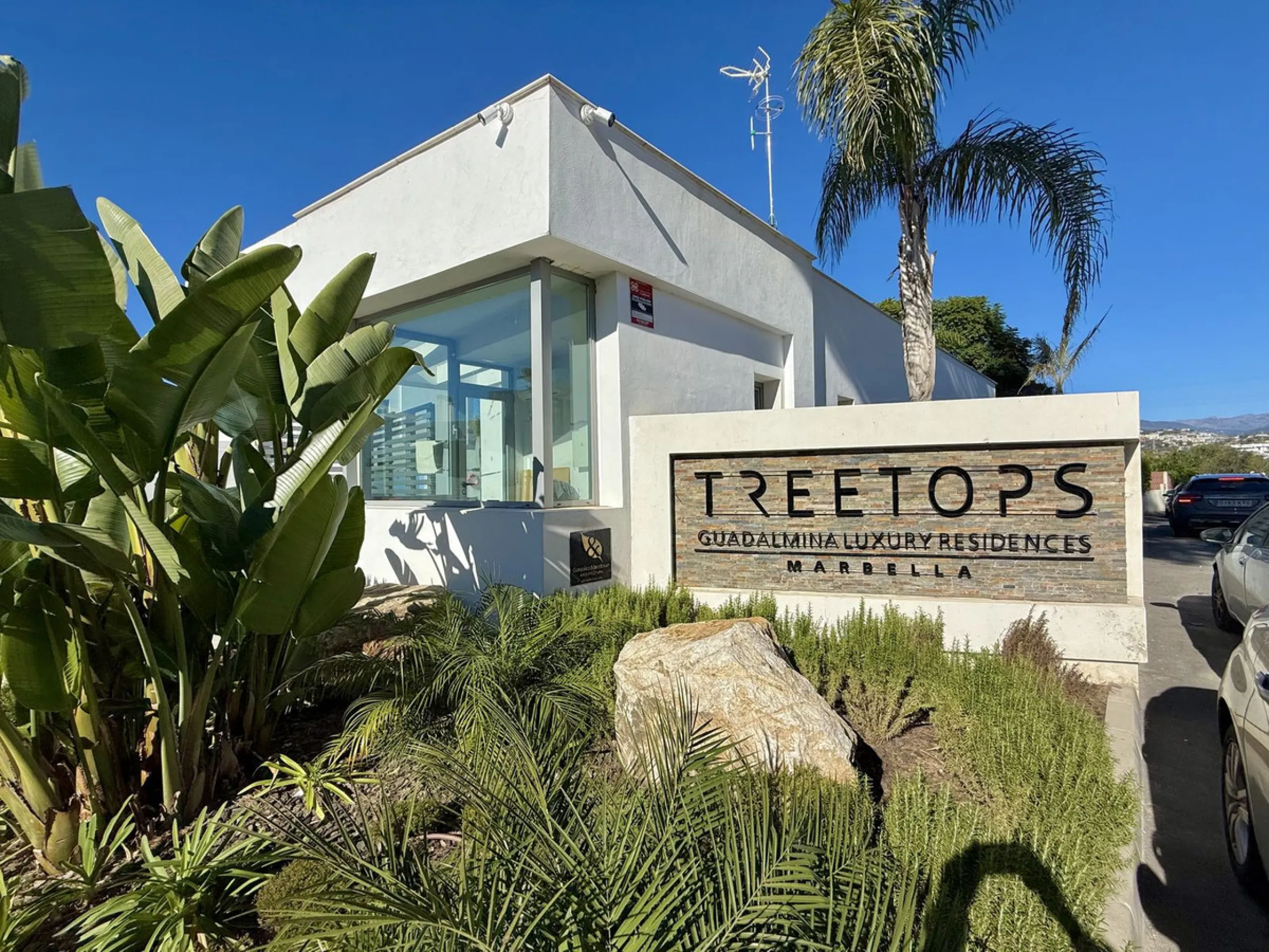 This stunning semi-detached house is located in the exclusive  community in Guadalmina Alta Marbella, just minutes from San Pedro de Alcántara. With a private communal pool and gym, Treetops offers privacy, security, and a privileged setting near the Guad