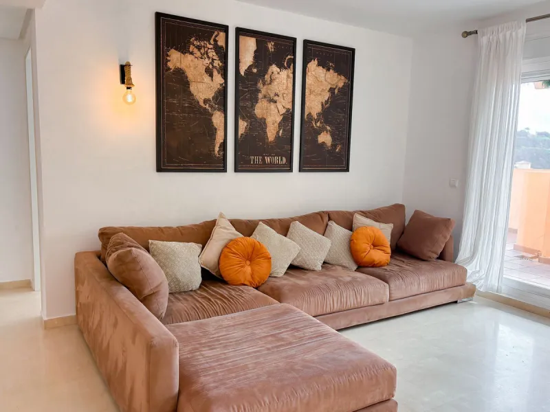 Spacious 2 Bedroom Apartment with Sea Views in Upper Calahonda