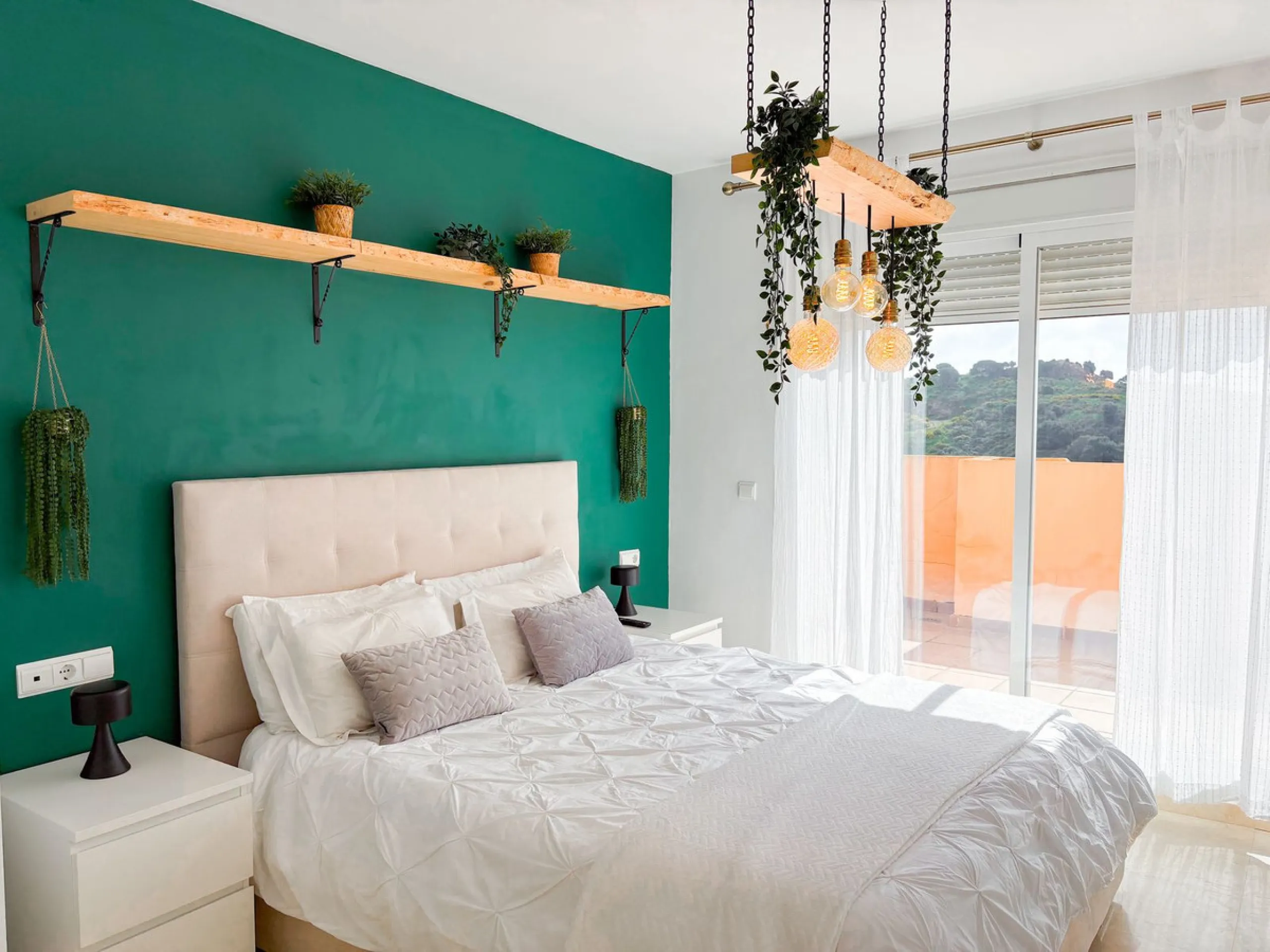 Spacious 2 Bedroom Apartment with Sea Views in Upper Calahonda
