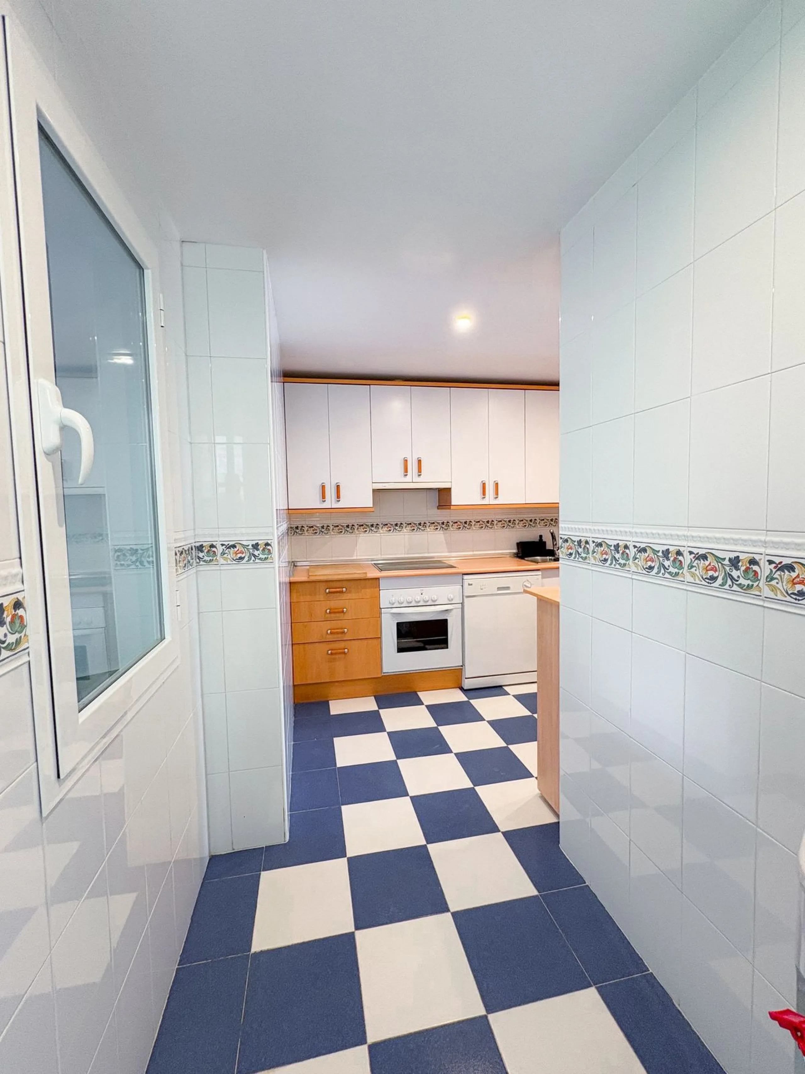 Spacious 2 Bedroom Apartment with Sea Views in Upper Calahonda