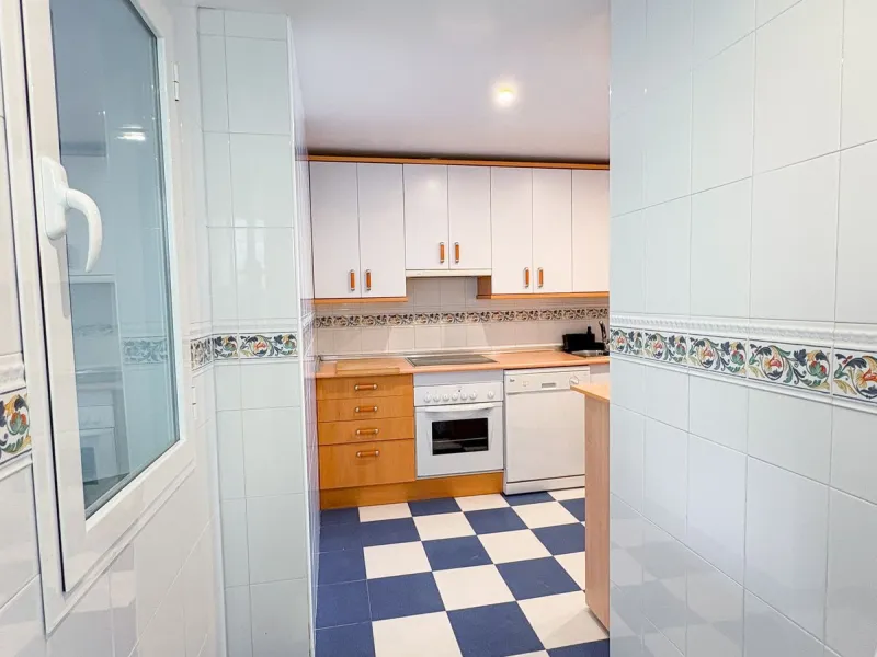Spacious 2 Bedroom Apartment with Sea Views in Upper Calahonda