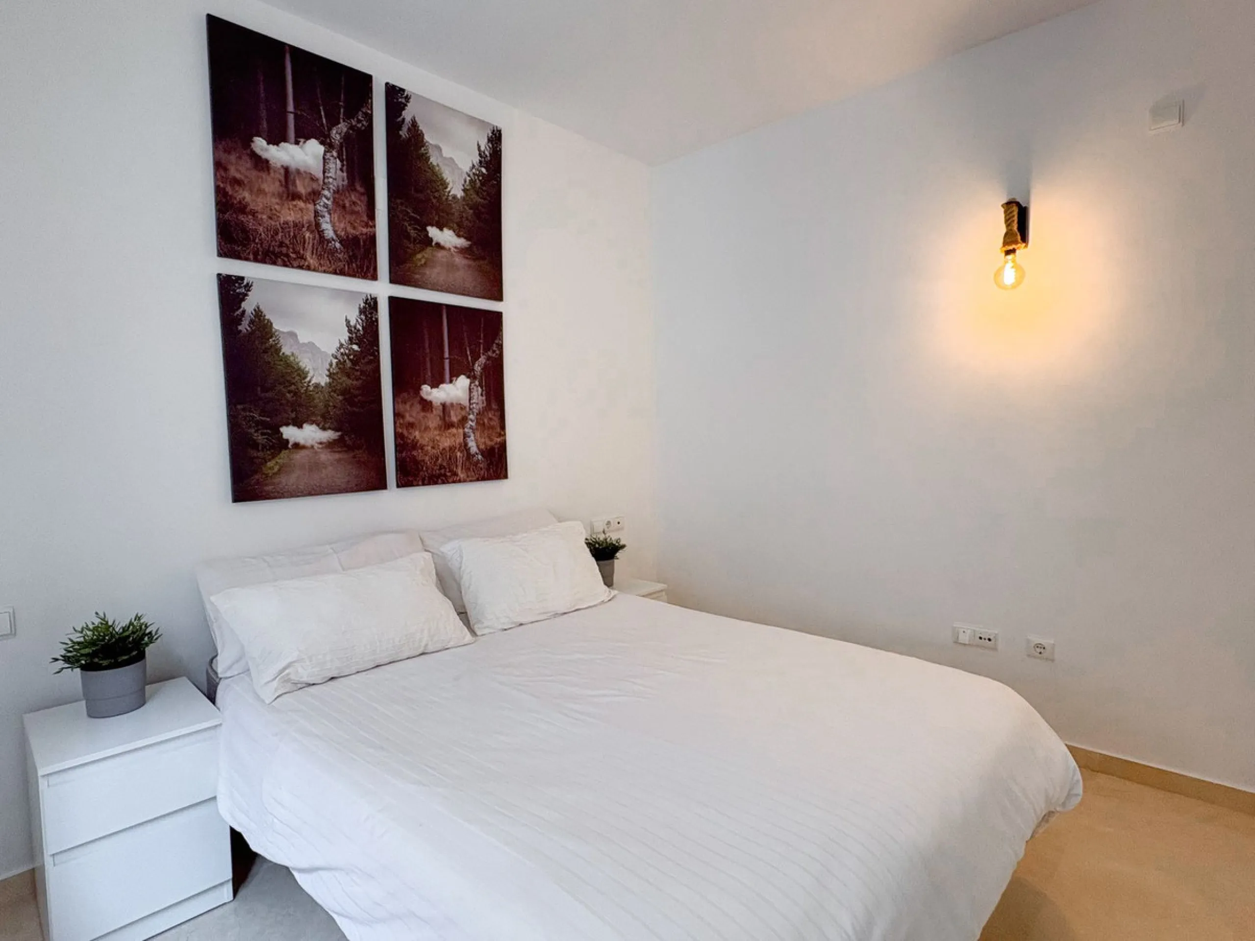 Spacious 2 Bedroom Apartment with Sea Views in Upper Calahonda