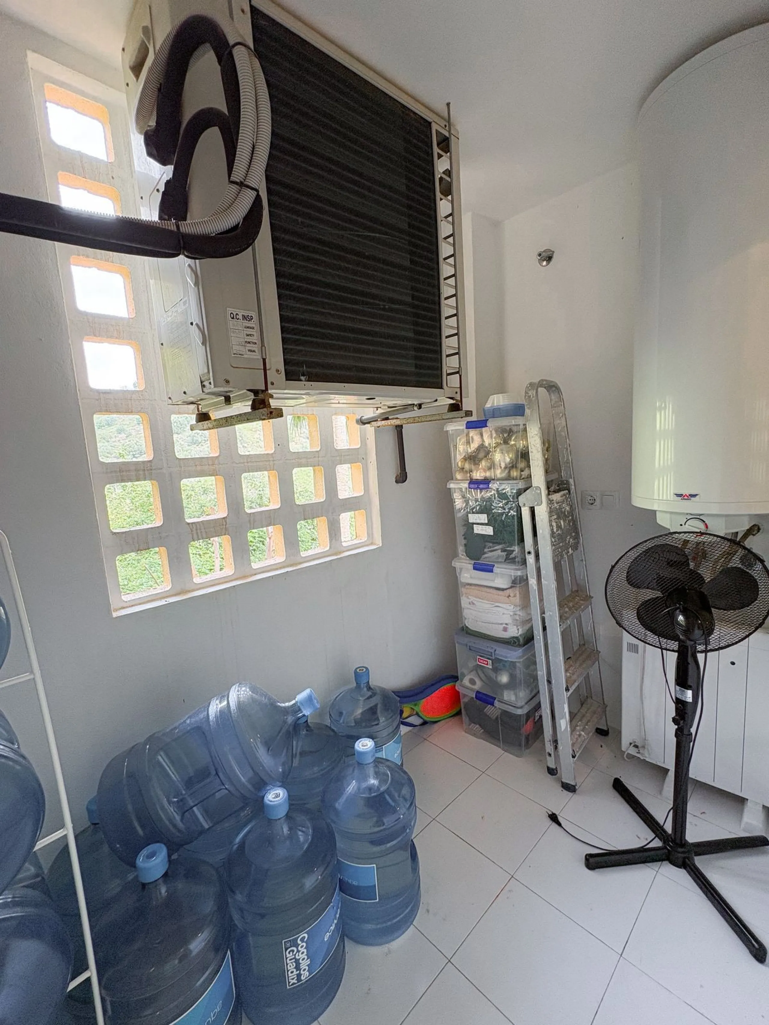 Spacious 2 Bedroom Apartment with Sea Views in Upper Calahonda