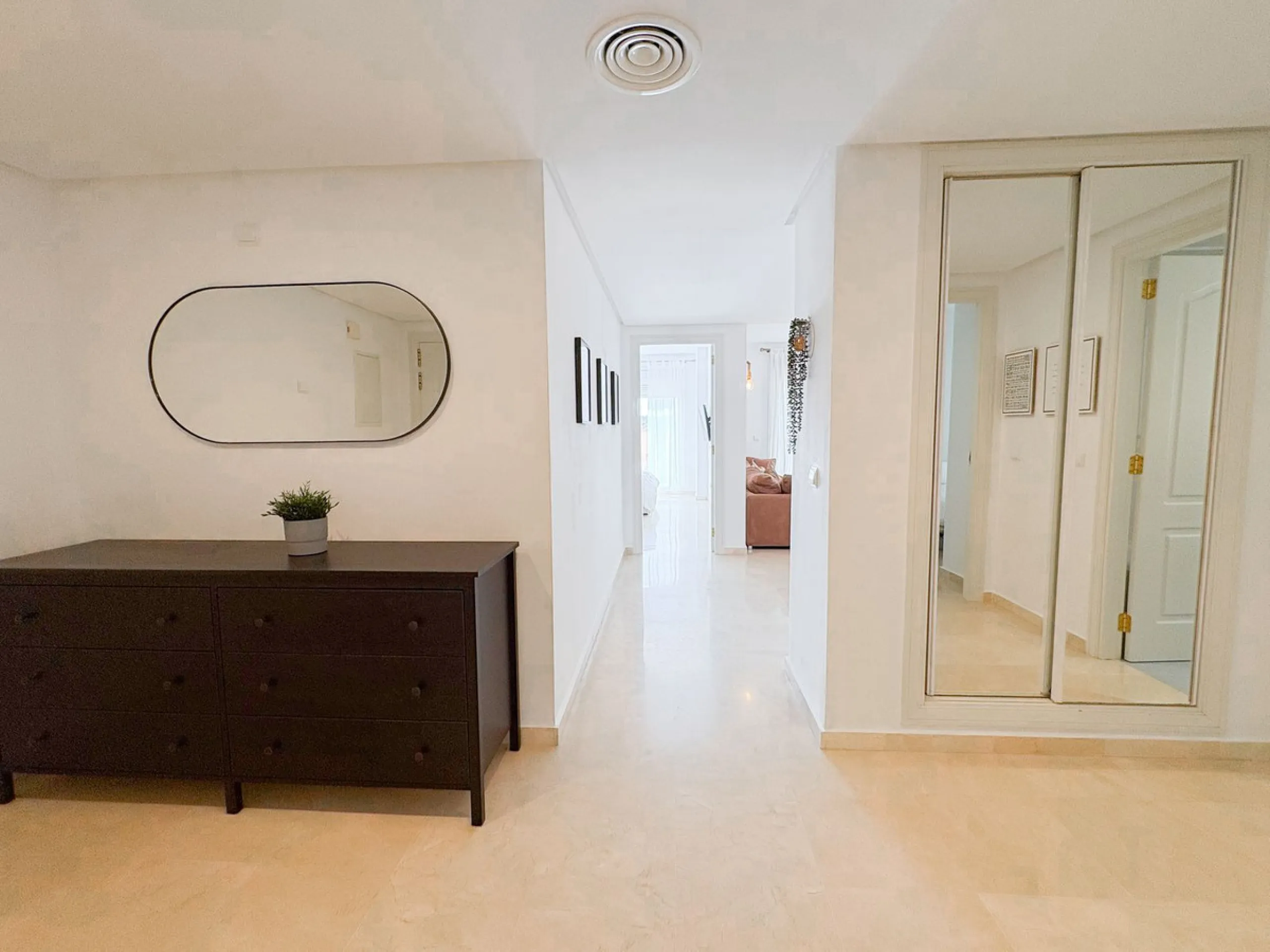 Spacious 2 Bedroom Apartment with Sea Views in Upper Calahonda