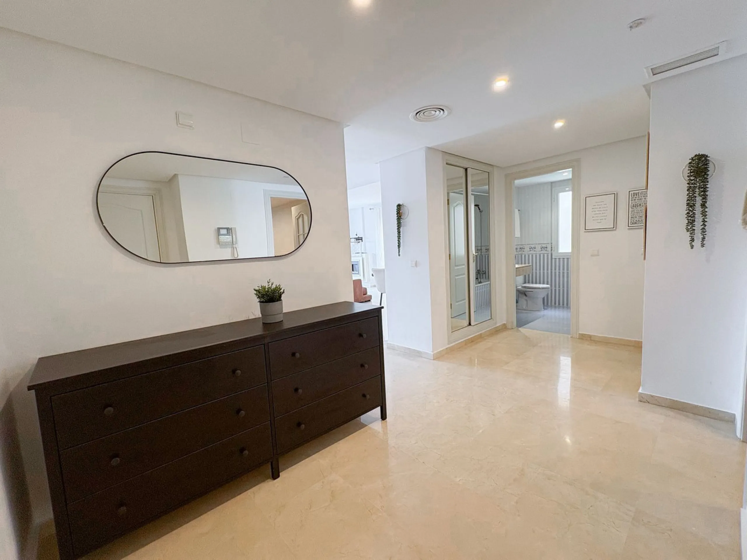 Spacious 2 Bedroom Apartment with Sea Views in Upper Calahonda
