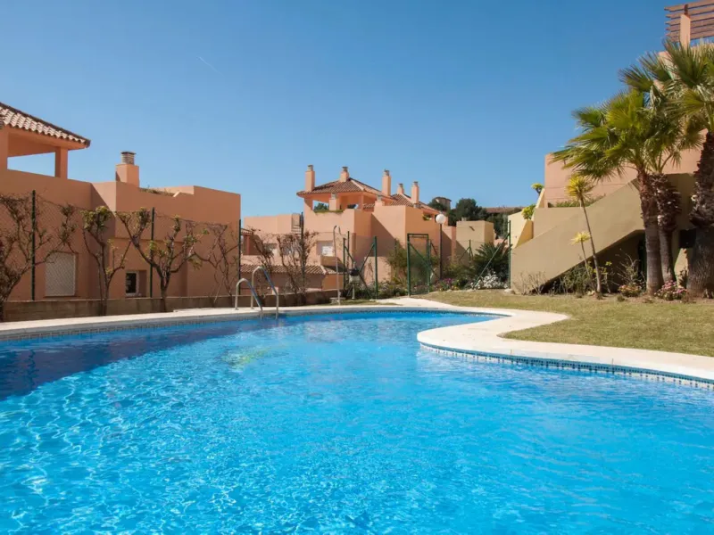 Spacious 2 Bedroom Apartment with Sea Views in Upper Calahonda