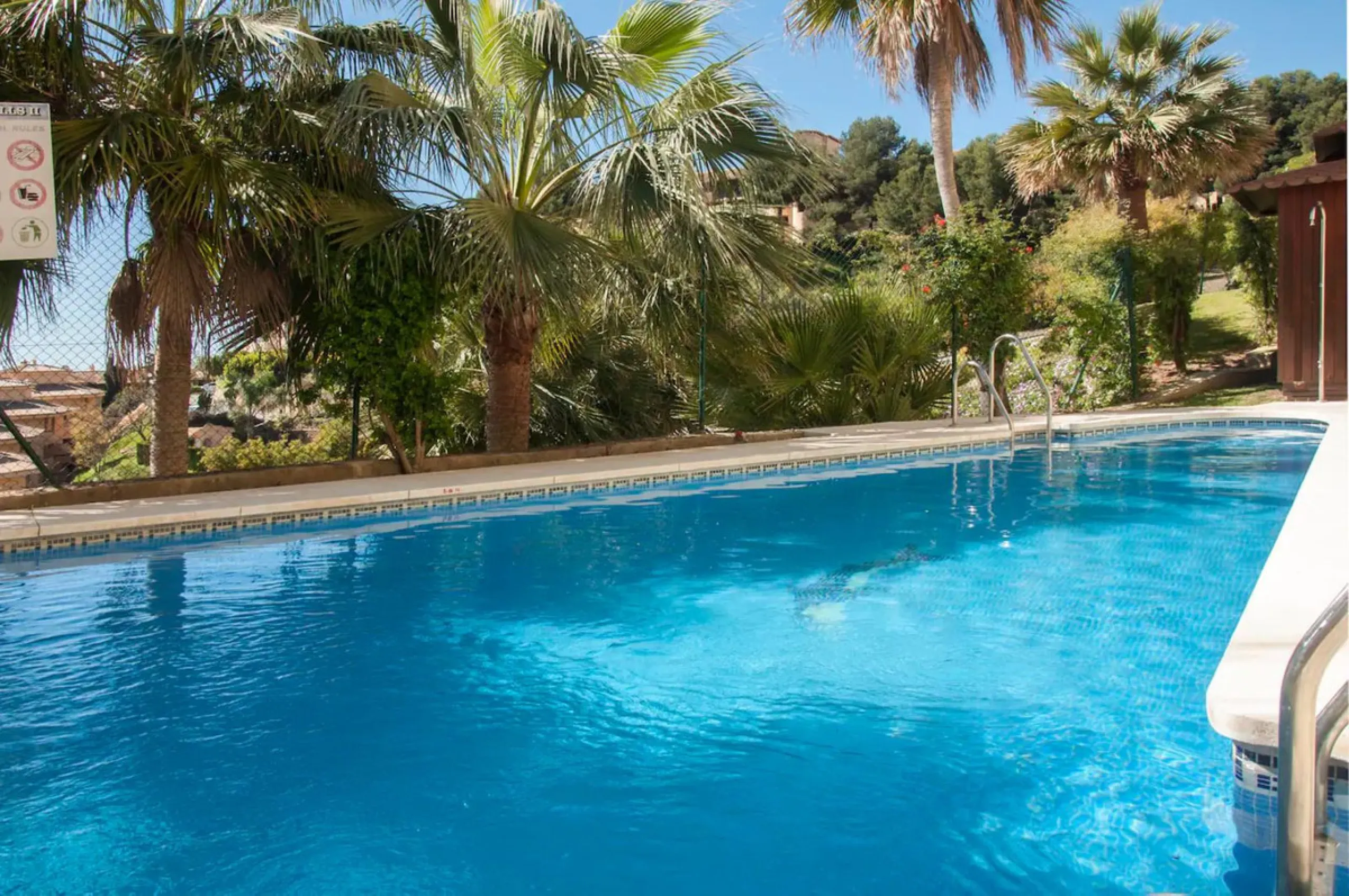 Spacious 2 Bedroom Apartment with Sea Views in Upper Calahonda
