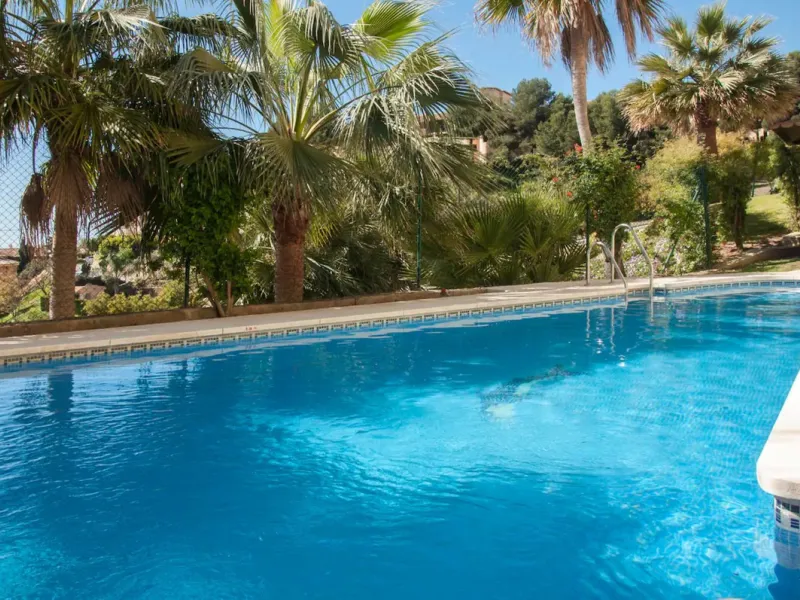 Spacious 2 Bedroom Apartment with Sea Views in Upper Calahonda