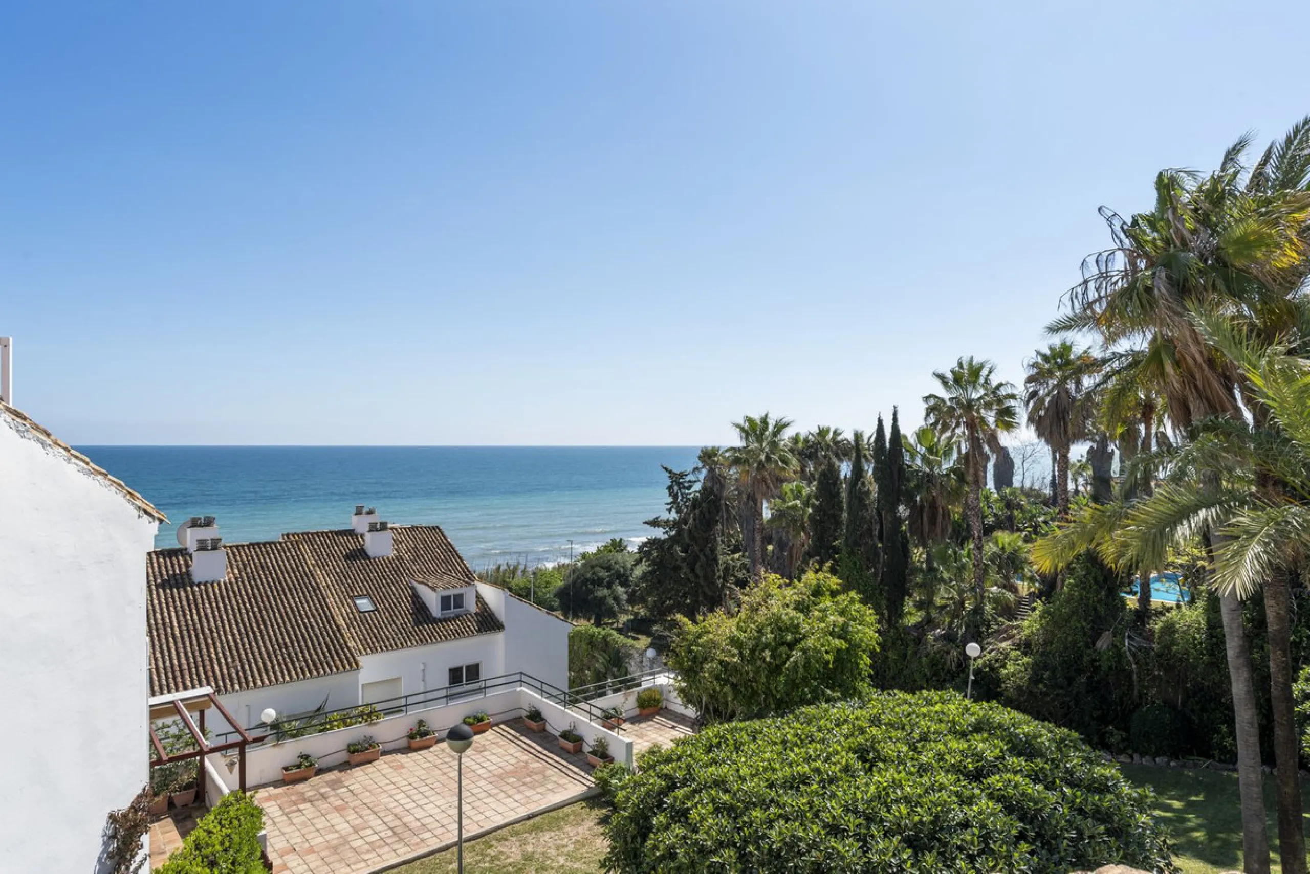 Frontline Beach Townhouse – Bahia Doncella, Estepona West