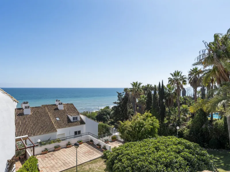 Frontline Beach Townhouse – Bahia Doncella, Estepona West