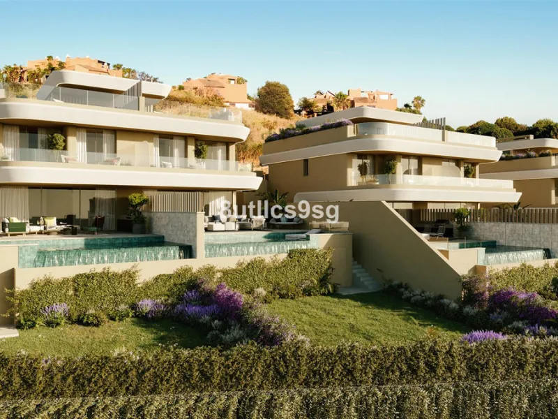 House - Semi-Detached House в продаже в Estepona, Málaga. В доме 3 спален и 4 ванных комнат. Площадь дома 240 м²