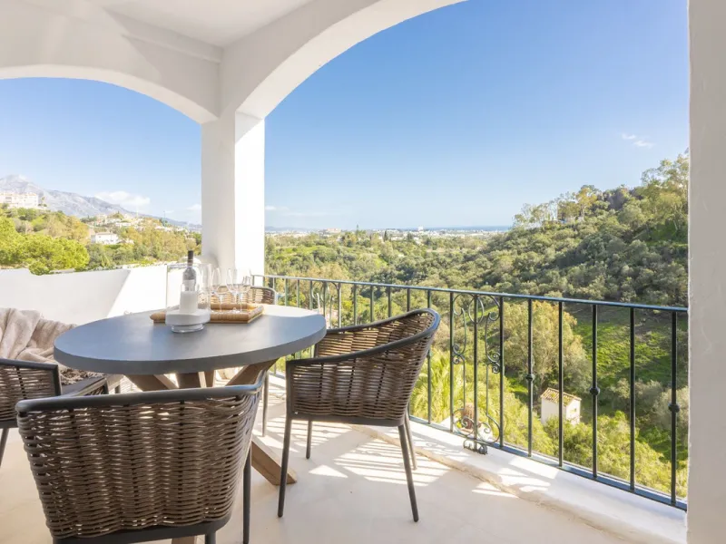 Elegant Penthouse Living in Puerto del Almendro, Benahavís