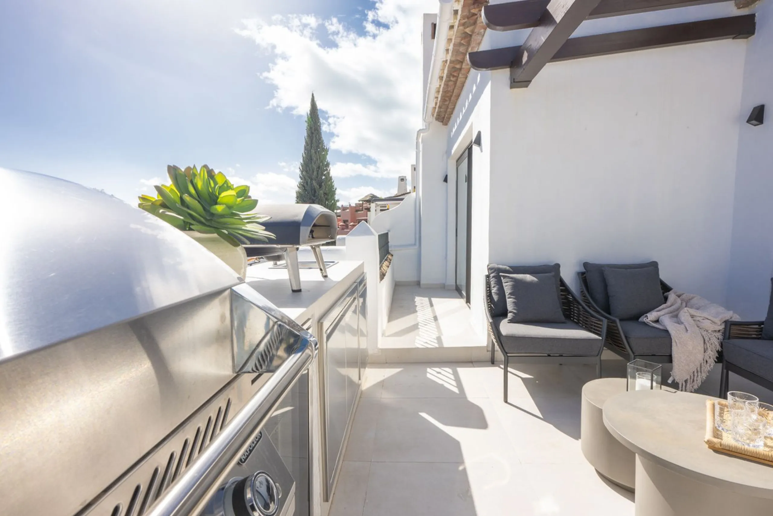 Elegant Penthouse Living in Puerto del Almendro, Benahavís