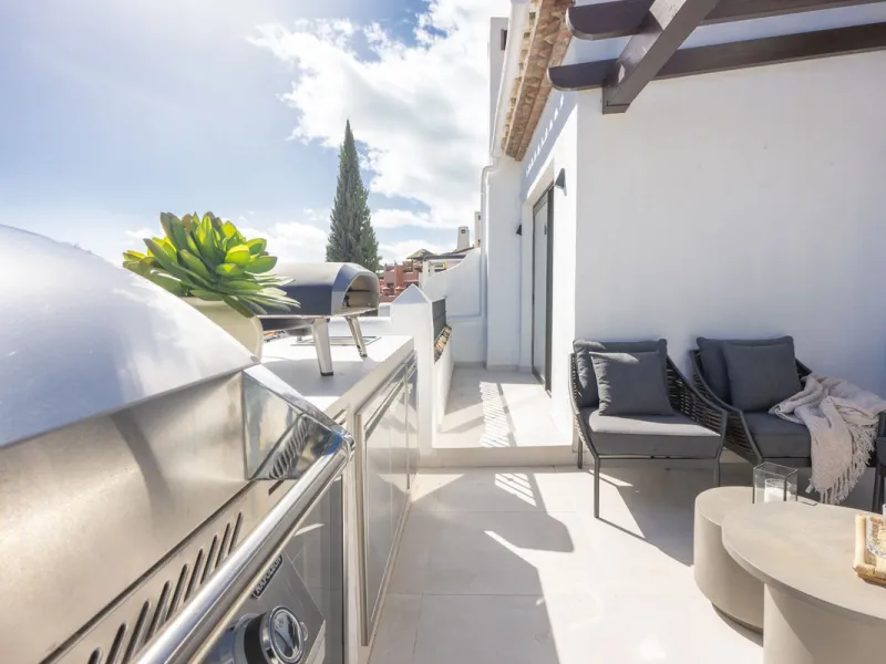 Elegant Penthouse Living in Puerto del Almendro, Benahavís